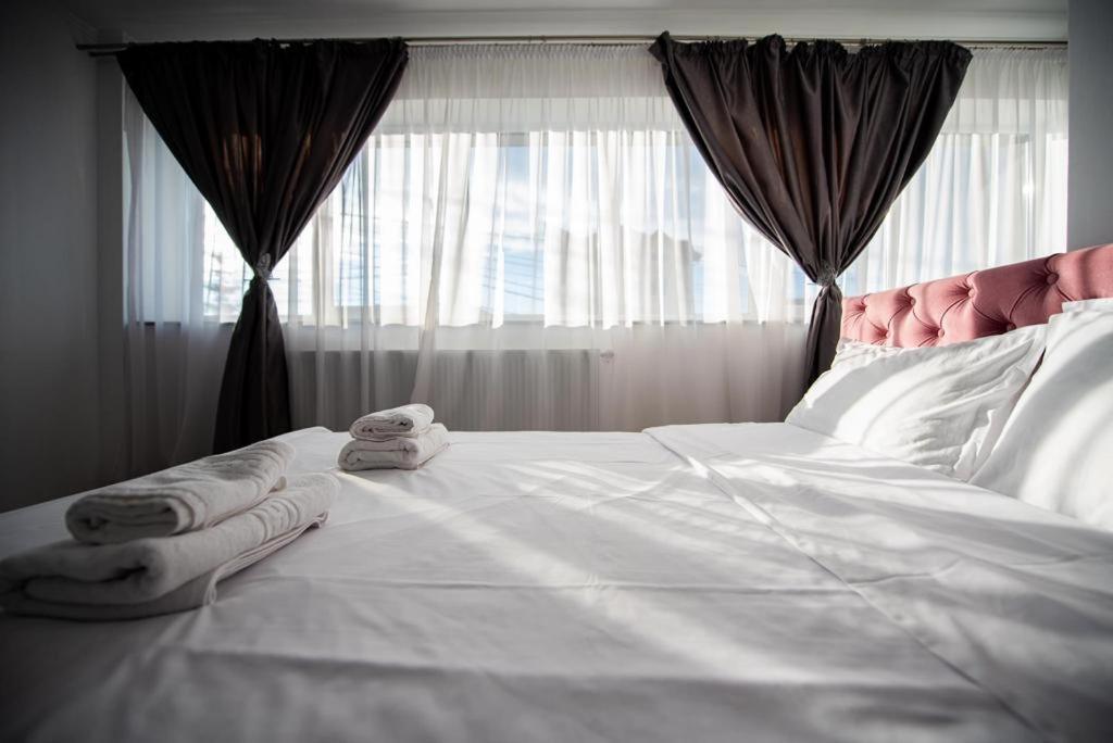 Rania Apartments คลูจ-นาโปกา ภายนอก รูปภาพ